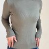 بلوز یقه اسکی دوبل استین ساده